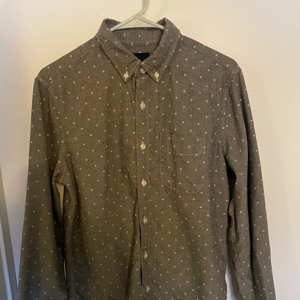 American Eagle Gray Diamond Button Up Shirt